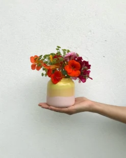 Bebé vase - yellow rose