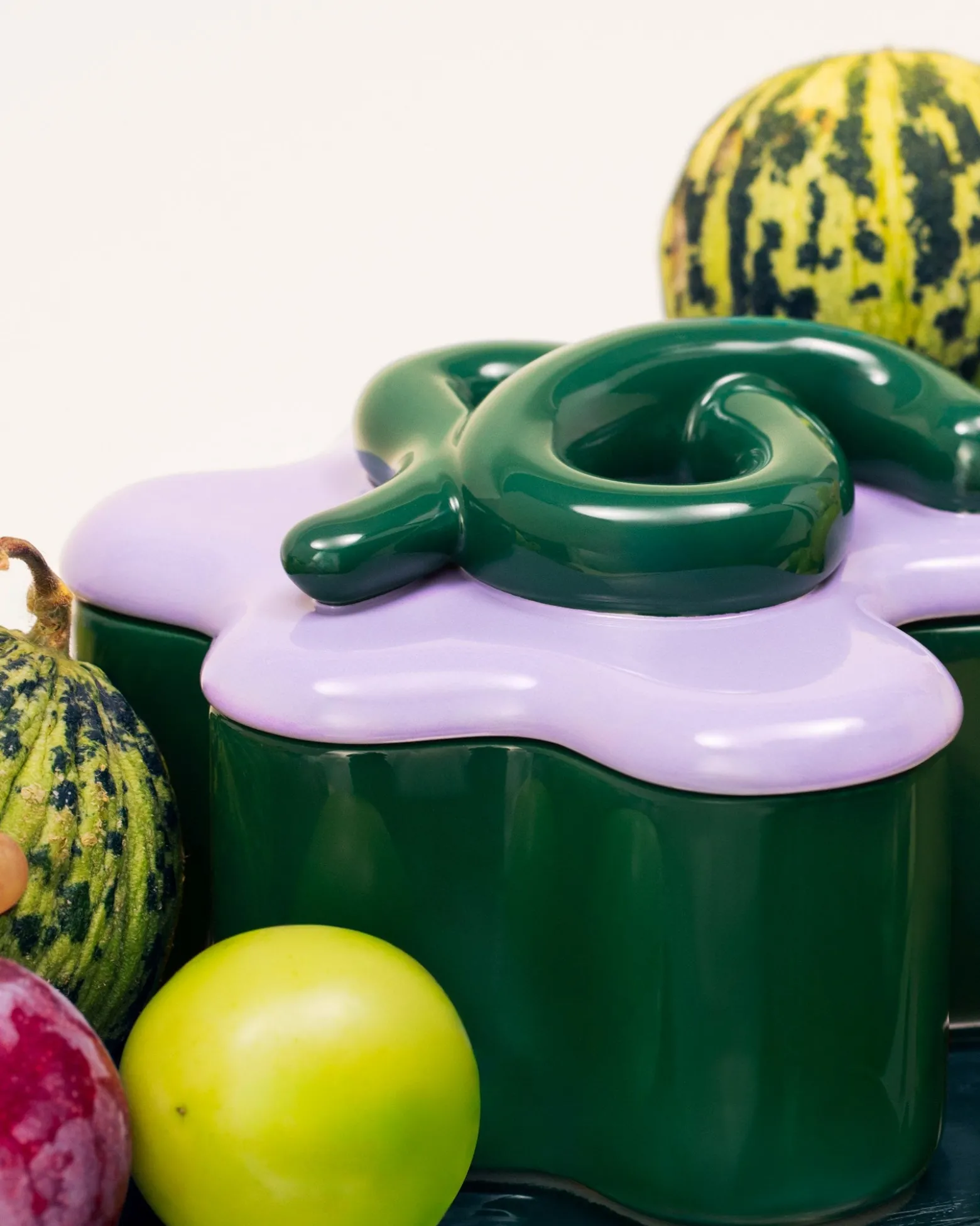 MaM x Ju Schnee Viparita scented candle "Violet Grove" dark green purple
