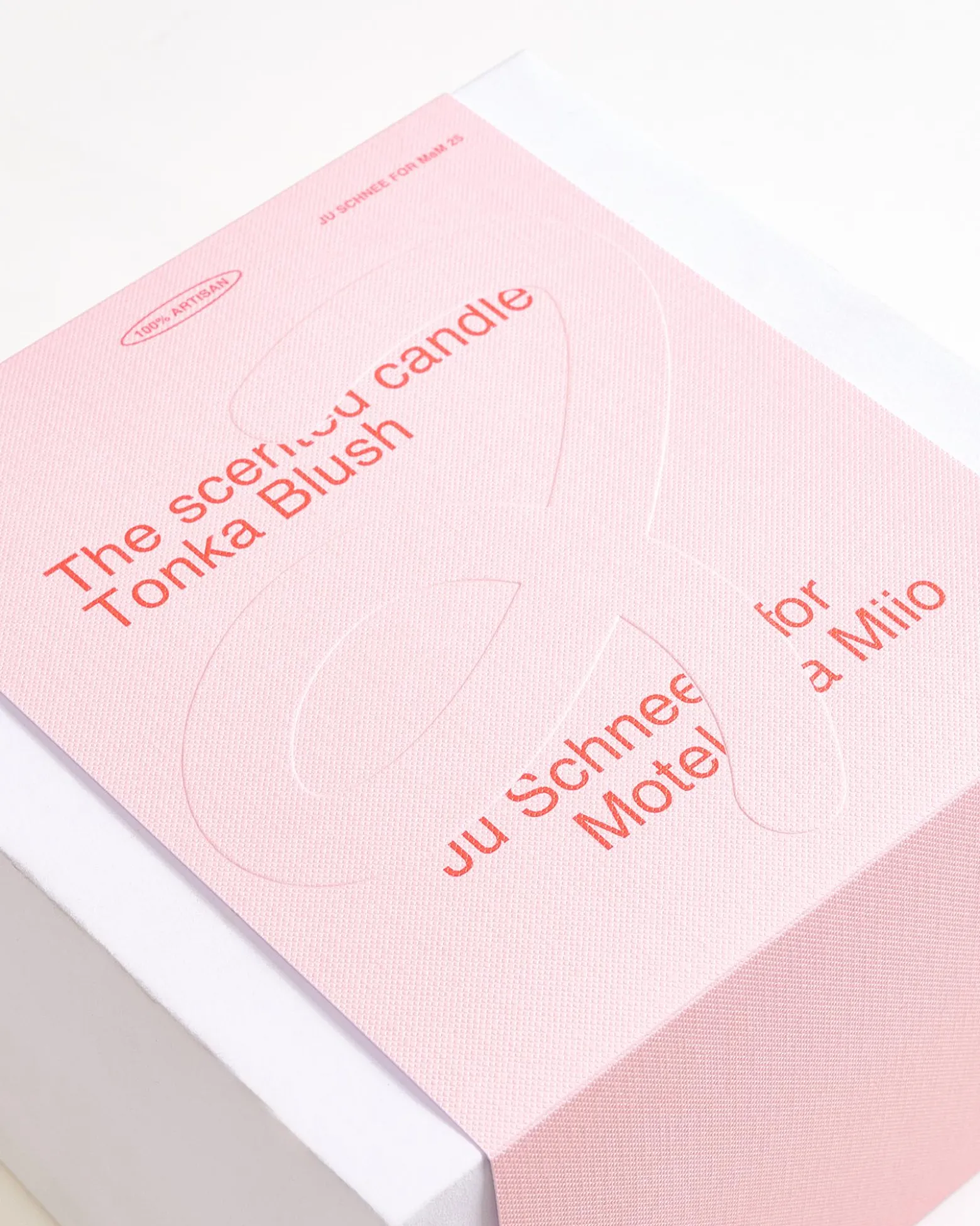 MaM x Ju Schnee Viparita scented candle "Tonka Blush" pink red