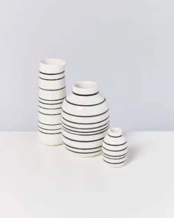 Nuno vase M - black & white striped