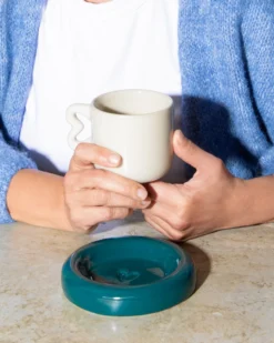 Seia mug with heart & saucer sand dark green